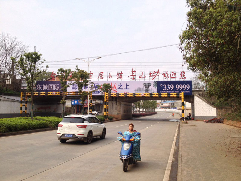 ��ɽ����V��